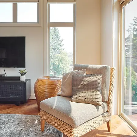 Lakeside Luxe Haven West Kelowna Exterior photo