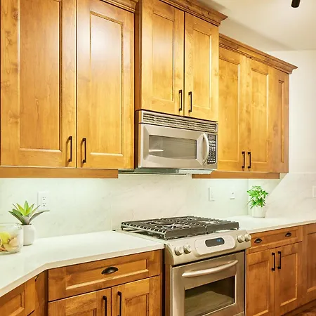 Lakeside Luxe Haven West Kelowna Exterior photo